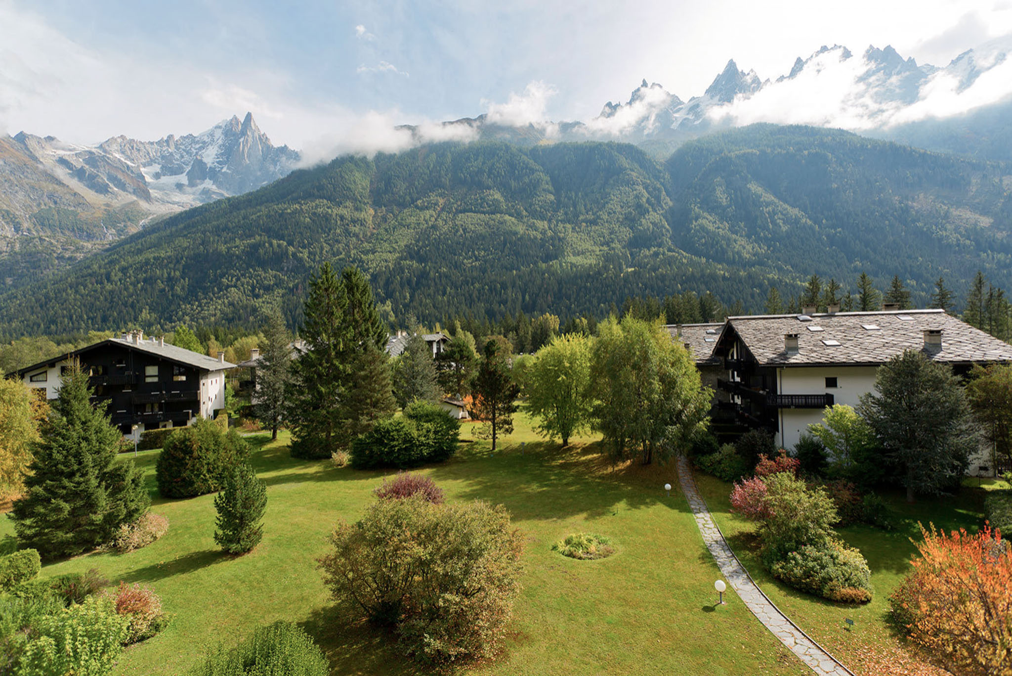 Apartment-Les-Drus-Les-Praz-Alpes-Travel-02