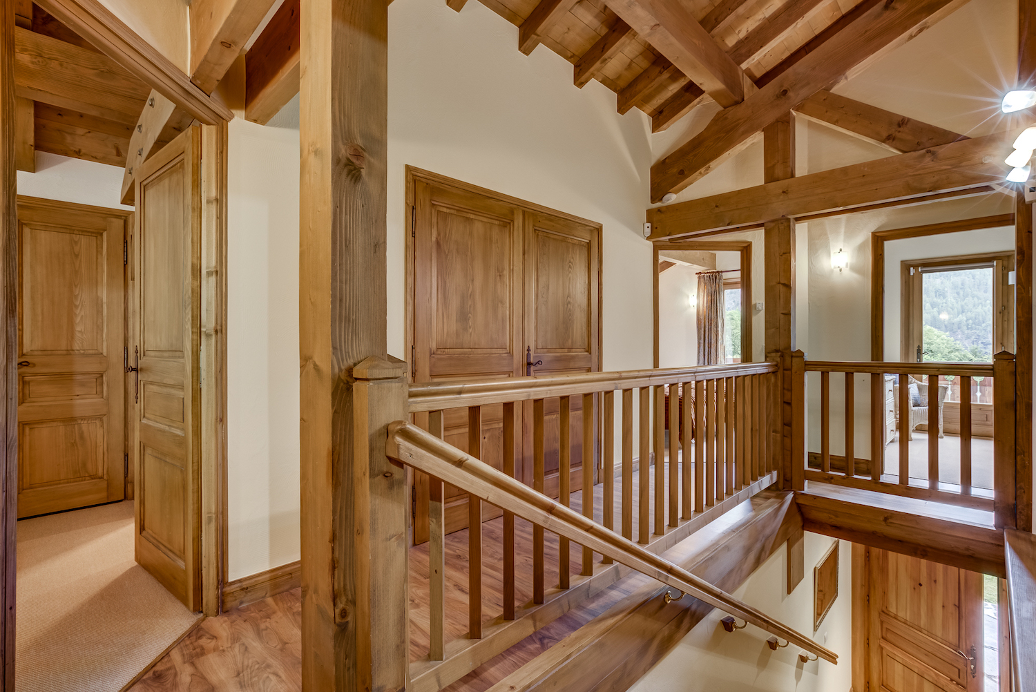 Chalet-Ecritoire-Hallway