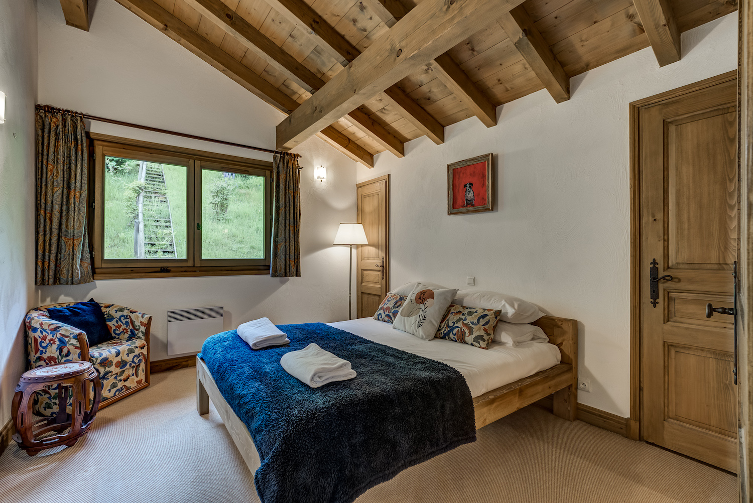 Chalet-Ecritoire-downstairs-bedroom-