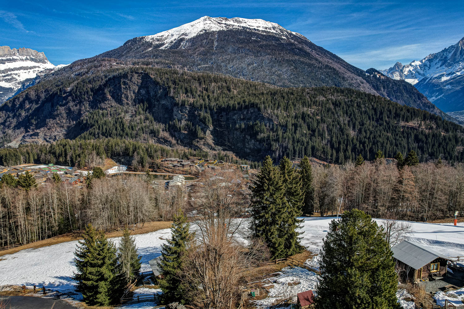 Maison-Jaune-Alpes-Travel-Chamonix_-2