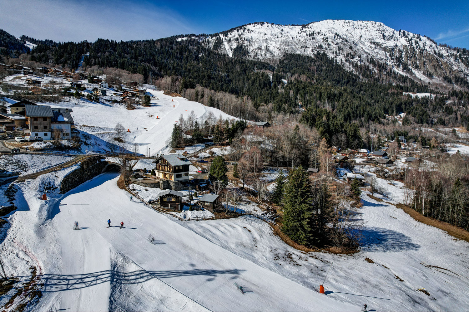 Maison-Jaune-Alpes-Travel-Chamonix_-3