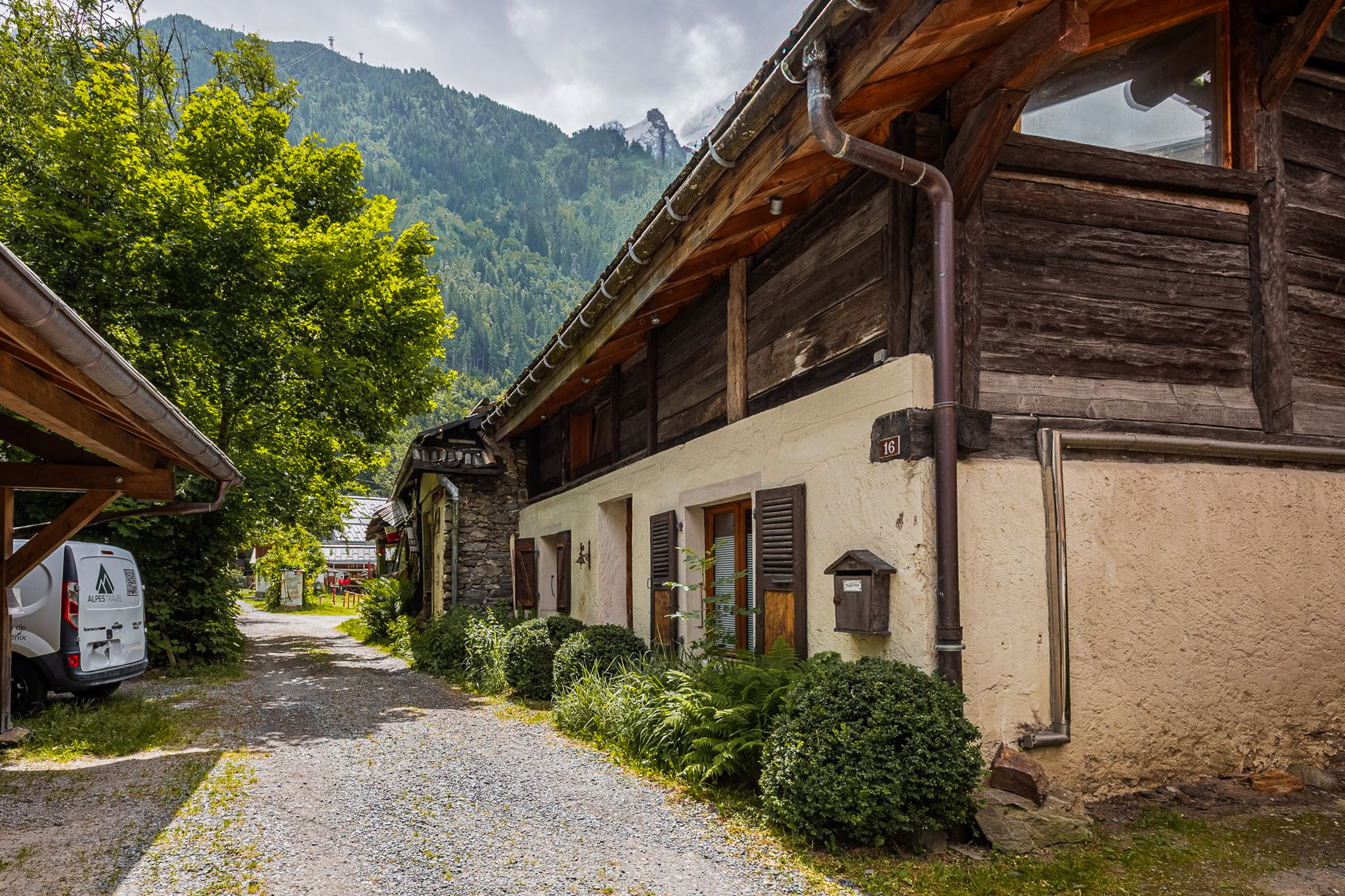 Chalet-Pele-Alpes-Travel-07